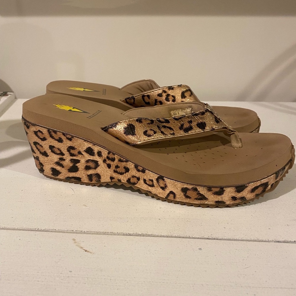 Volatile shoes, leopard, size 8